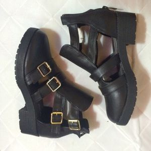 gold belt buckle shoes