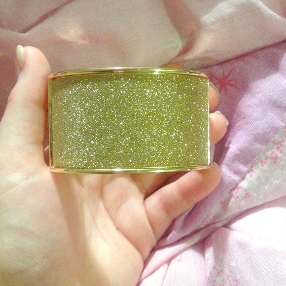 ALL ITEMS MUST GO ✨ Gold glitter bracelet ✨