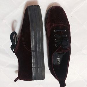 🚫TRADE🚫H&M burgundy velvet platforms