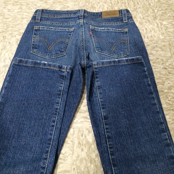Levy straight jeans 518 super low straight leg.