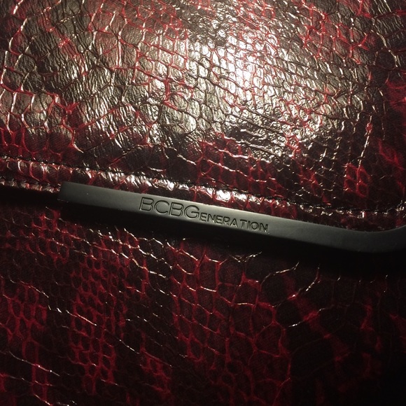Bcbg generation maroon Python envelope clutch - Picture 2 of 4