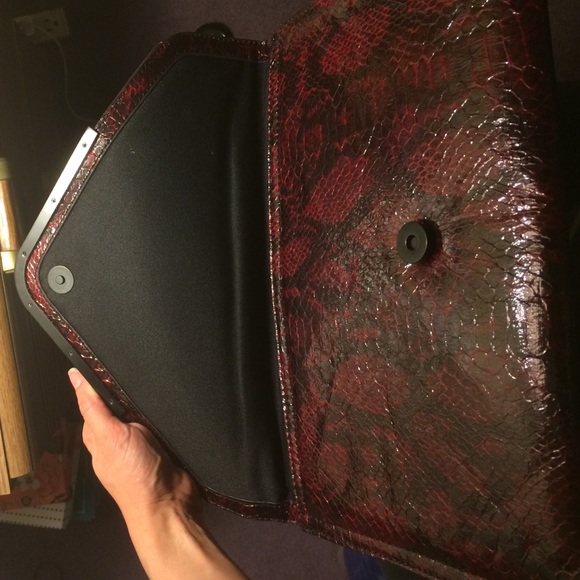 Bcbg generation maroon Python envelope clutch - Picture 4 of 4