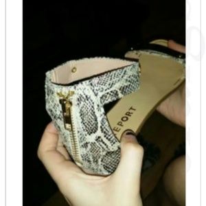 Report Lennon Flat Sandals