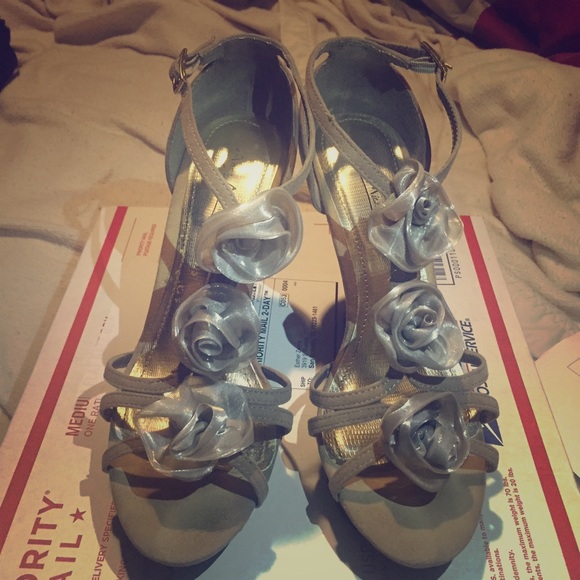 Anne Michelle high heels, with flowers