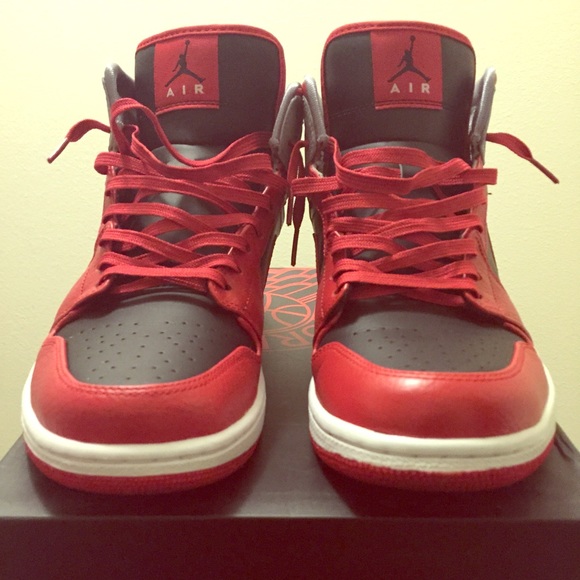 🚫SOLD LOCALLY🚫Jordan Mid Fire Red 3m