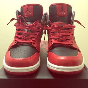 🚫SOLD LOCALLY🚫Jordan Mid Fire Red 3m