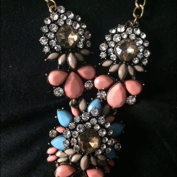 Cute floral necklace - Picture 1 of 4