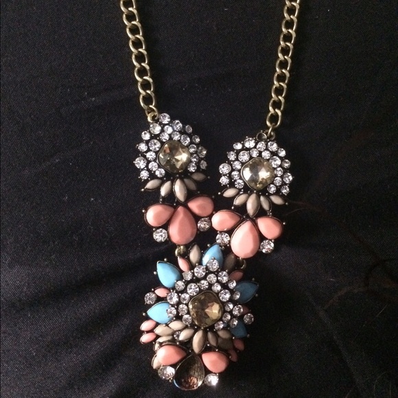 Cute floral necklace - Picture 3 of 4