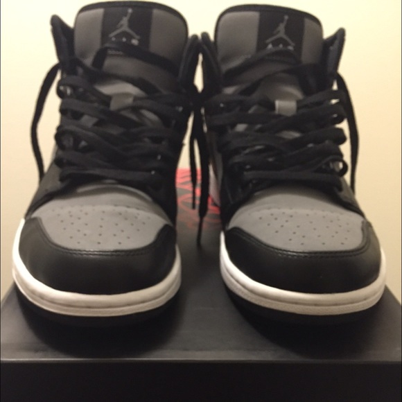 🚫SOLD LOCALLY🚫Jordan 1 Mid Black & Grey