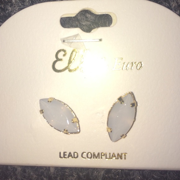 Small earrings brand new - Picture 1 of 2