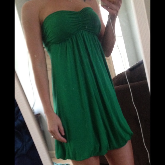 $4- $4 ship Kelly green strapless dress