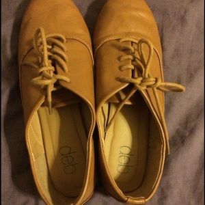 Oxford brown flat shoe