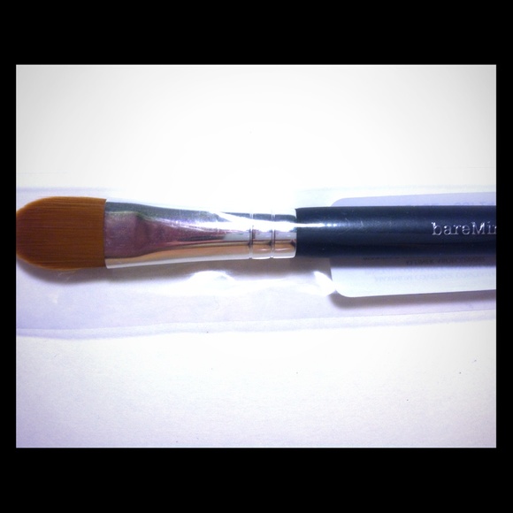 BareMinerals Full Coverage Concealer Brush