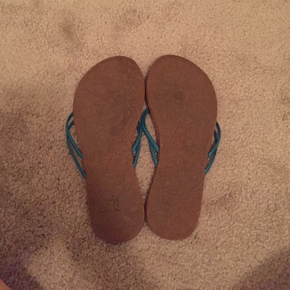 Teal Volcom flip flops - Picture 2 of 2