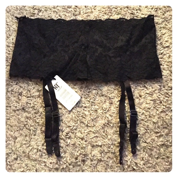 Black lace garter