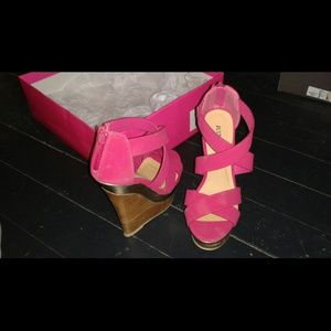 pinkish wedges