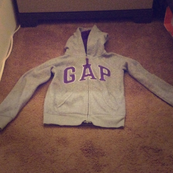 Gap sweater