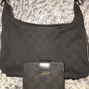 GUCCI Hobo! Gorgeous 💯Authentic black GG w wallet