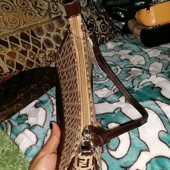 SOLD!!!!fendi small purse - Picture 3 of 4