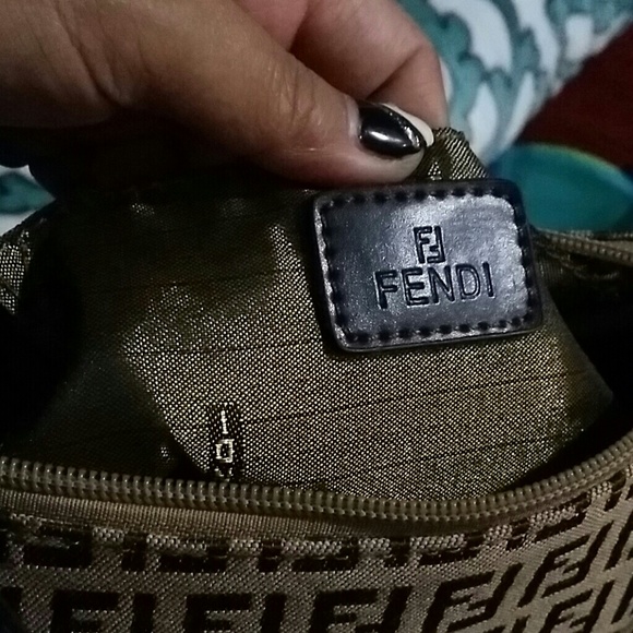 SOLD!!!!fendi small purse - Picture 4 of 4