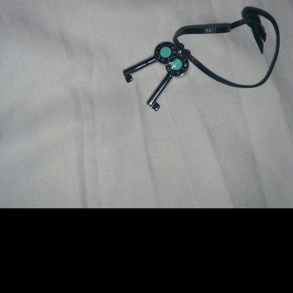 Bundled Tiffany & Co charms bracelet & other items - Picture 3 of 4