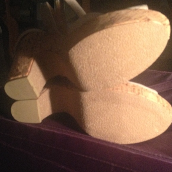 Shoes - Picture 4 of 5