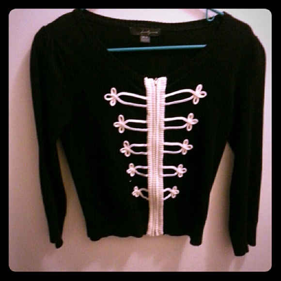 Cropped Classic Black and White Sweater