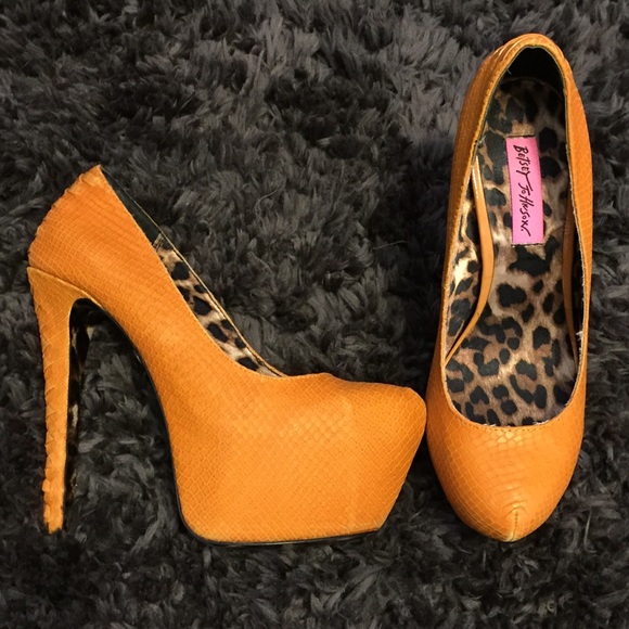 Betsey Johnson Shoes - Orange betsey Johnson heels perfect condition 6.5