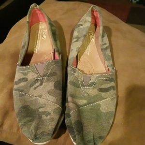 Camo toms