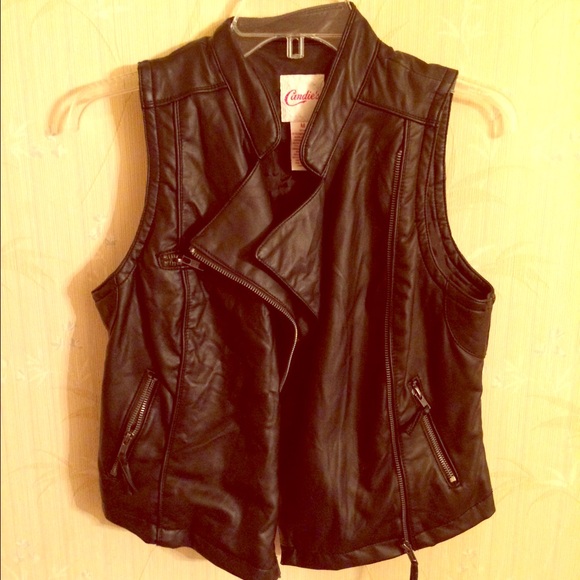 Leather black vest!