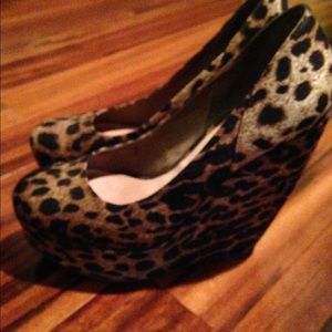 Leopard wedges