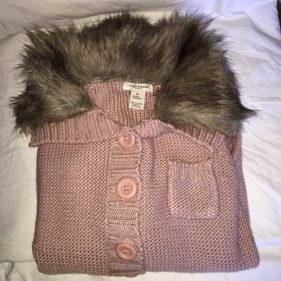 🆕🍁🍂NWOT🍂🍁- Faux fur collard sweater. - Picture 4 of 4