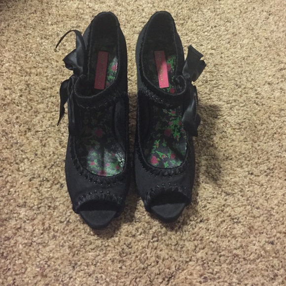 BLACK BETSEY JOHNSON HEELS