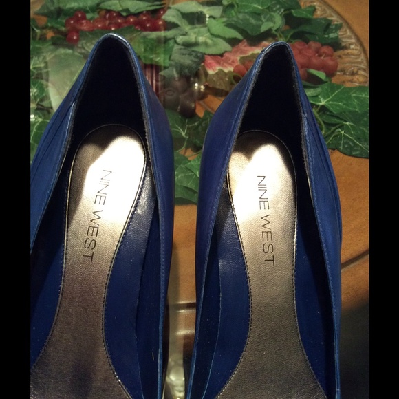 Shoes - Picture 3 of 4