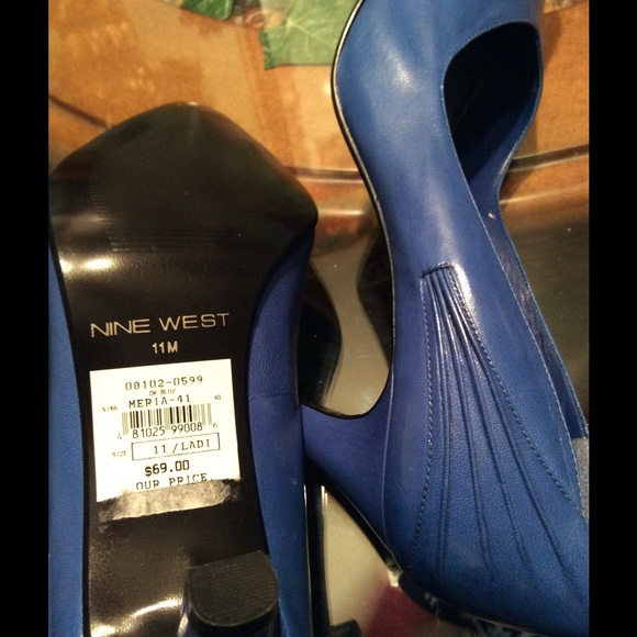 Shoes - Picture 4 of 4
