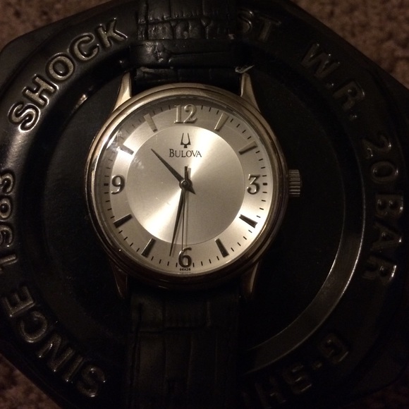 Bulova Watch, leather and clean screen - Picture 1 of 2