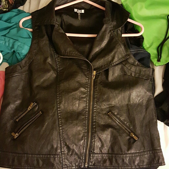 Leather vest - Picture 4 of 4