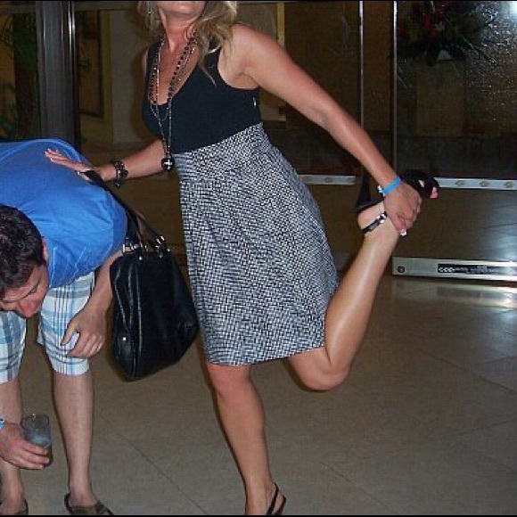 Black and white dress - Picture 4 of 4