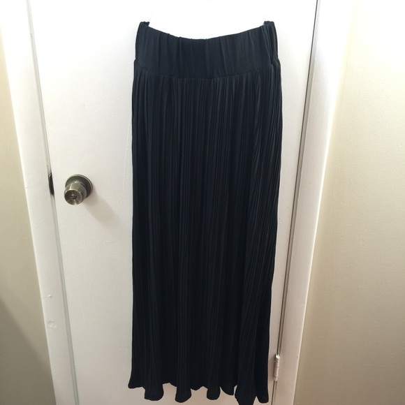Bundled black maternity maxi dress and skirt