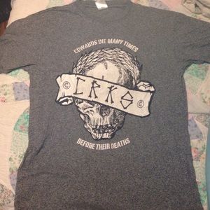 Crooks&Castles gray Tshirt "Cowards die many tim..