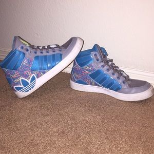 High top paint splatter adidas! Size 7.5!