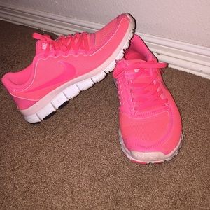 Coral Pink Nike 5.0 size 7.5