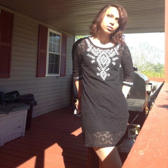 Lace Aztec Express dress - Picture 2 of 3