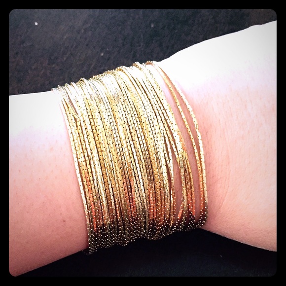 Gold bracelet with adjustable clasp