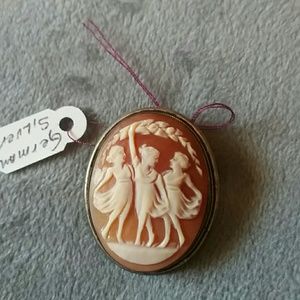 Dancing sisters cameo