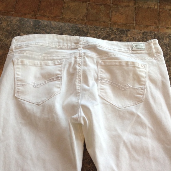 White skinny jeans