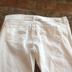 White skinny jeans