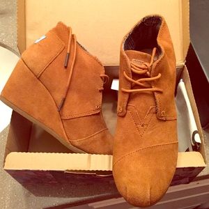 Toms Desert Wedge Bootie in Chestnut