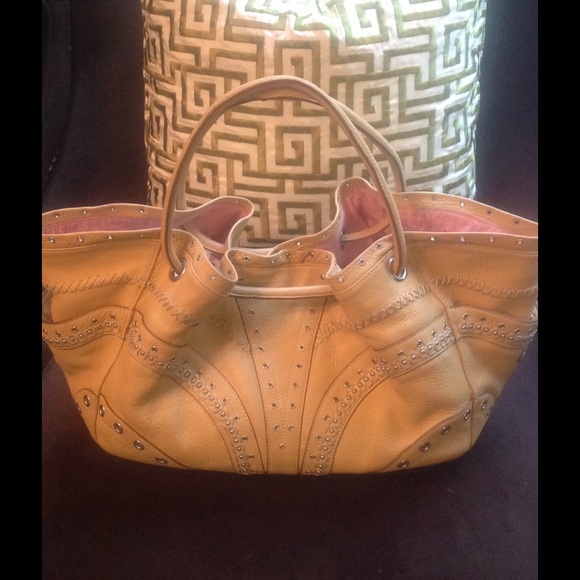 SOLD! ADDITIONAL PICS INSIDE COLE HAAN PURSE!