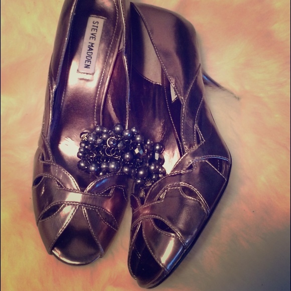 Steve Madden Pewter Peep Toe Heels.